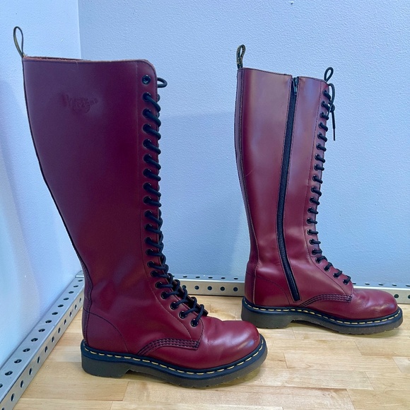 Out Of Production Dr. Martens Cimbat 20 Holes Boots Women's US 7 Burgundy Docs 5 - Picture 7 of 8